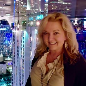 Meet your Posher, Deborah